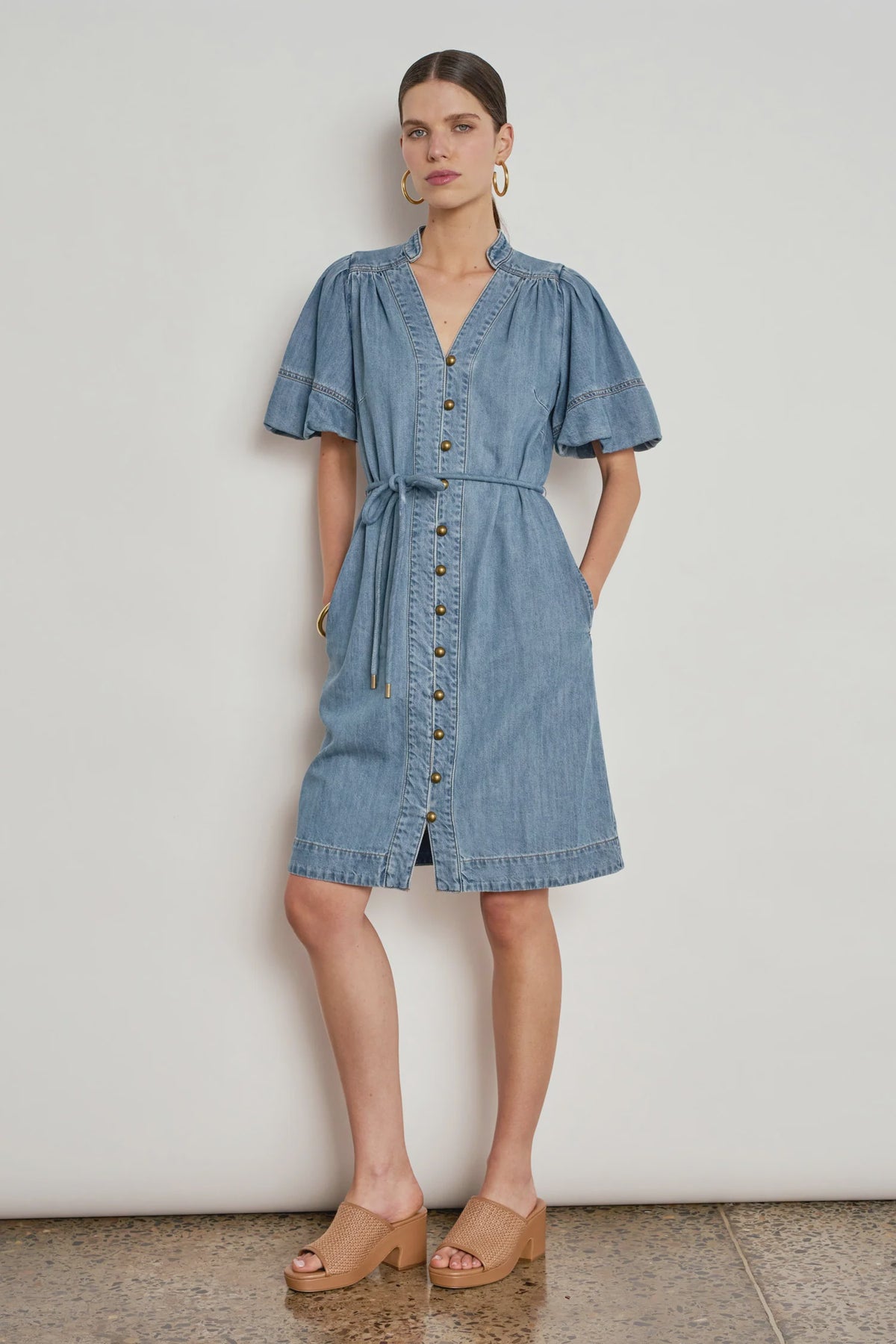 Zoe Kratzmann Honor Dress - Denim, Softened

Denim with a softer point of view. The Zoe Kratzmann Honor Dress balances the structure of dark denim with feminine volume and an effortless, off-the-body silhouette.
