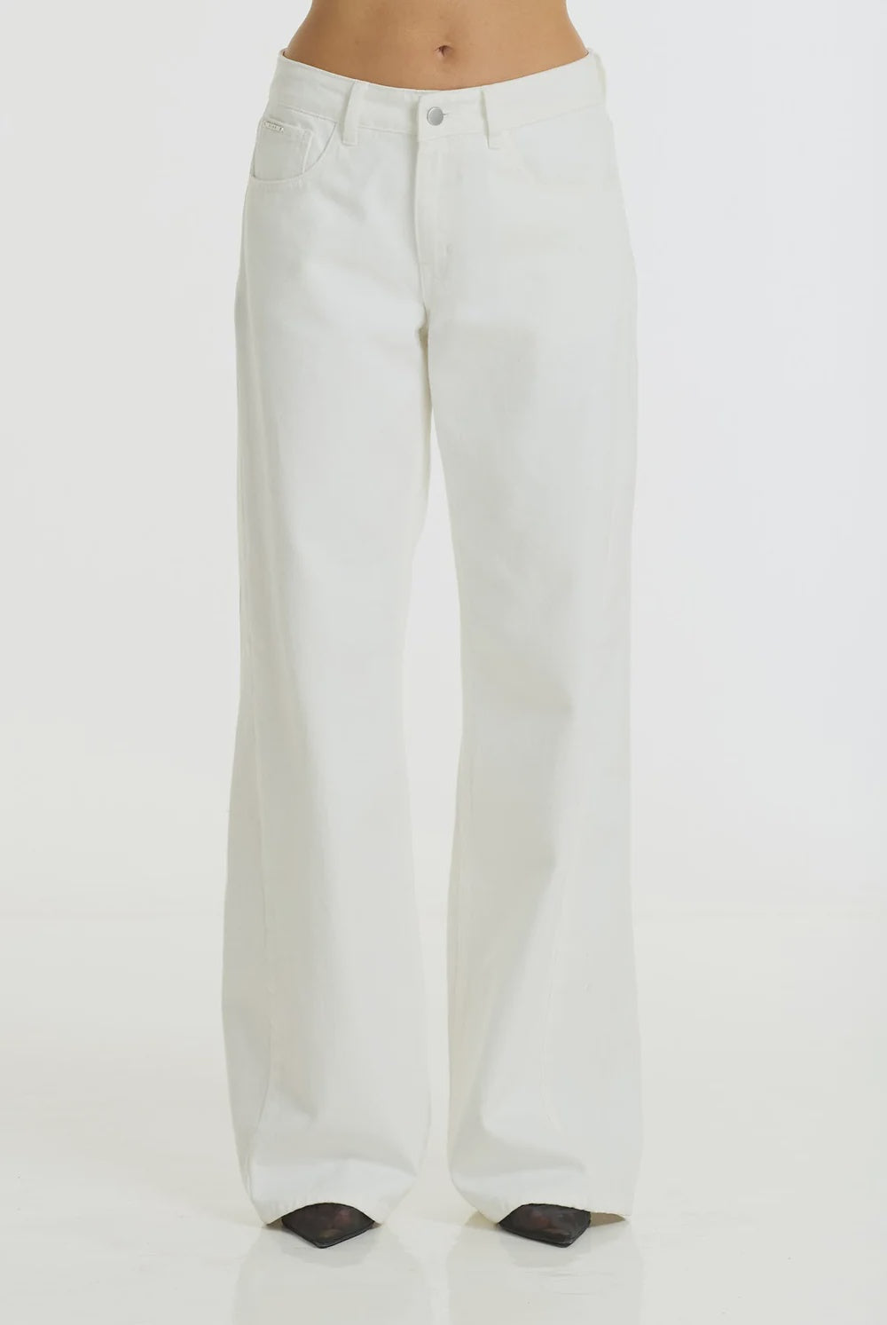 BLAK : The Drew Wide Leg Jean is a light cream cotton denim jean designed with a relaxed wide leg, classic five-pocket styling and full length fit.