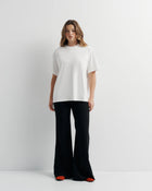 ROMY | SIGNATURE TEE

Classic crew neck boyfriend tee. This relaxed-fit tee features our signature Romy brandmark on the back.

Model is a size AU 8 and wears a size S

Composition: 100% Cotton