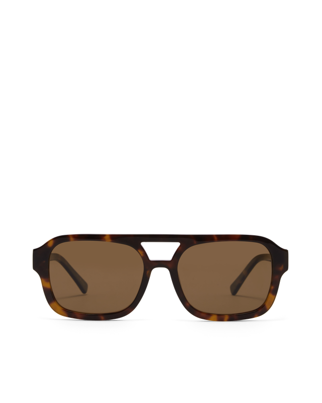 The Del Ray by BANBE are contemporary aviator sunglasses designed to bring a bold, modern edge to your accessories collection.