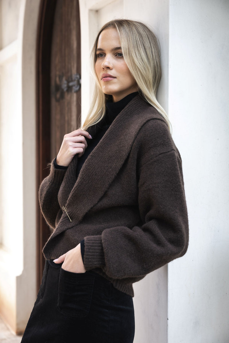 HUMIDITY LIFESTYLE - LIANA CARDI
The Liana Cardi is back. She is a stylish addition to any winter wardrobe, keeping you lovely and warm all season long. Liana offers a nice change from a jacket or coat that can cover everything and take over your whole look. The complementary detachable brass closure allows you to effortlessly switch up your style. Soft balloon sleeves add a touch of femininity and elegance, making this a perfect piece for any occasion.
