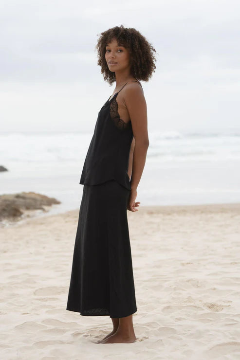 The LILLY PILLY FRANKIE SILK CAMI is made with 100% bluesign-certified silk for a luxurious feel. Boasting a bias cut and lace accents on the front and back, this cami features French seams for a polished touch.

∙ Bias cut silk cami
∙ Lace neckline front and back
∙ French seam
