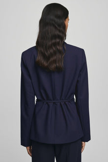 MSCH Freylia Straight Blazer - Modern Tailoring, Two Ways

Clean, considered tailoring with the versatility to make it your own. The MSCH Freylia Straight Blazer is a classic single-breasted blazer reworked with a slim waist belt, giving you the option to wear it straight and relaxed or cinched for a more defined silhouette.