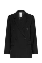MSCH Machella Blazer - Strong Tailoring, Subtle Detail

A blazer with presence. The MSCH Machella Blazer brings together strong tailoring and an easy oversized silhouette, creating a modern layer that works just as well with denim as it does with tailored separates.