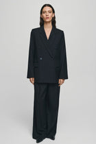 MSCH Machella Blazer - Strong Tailoring, Subtle Detail

A blazer with presence. The MSCH Machella Blazer brings together strong tailoring and an easy oversized silhouette, creating a modern layer that works just as well with denim as it does with tailored separates.