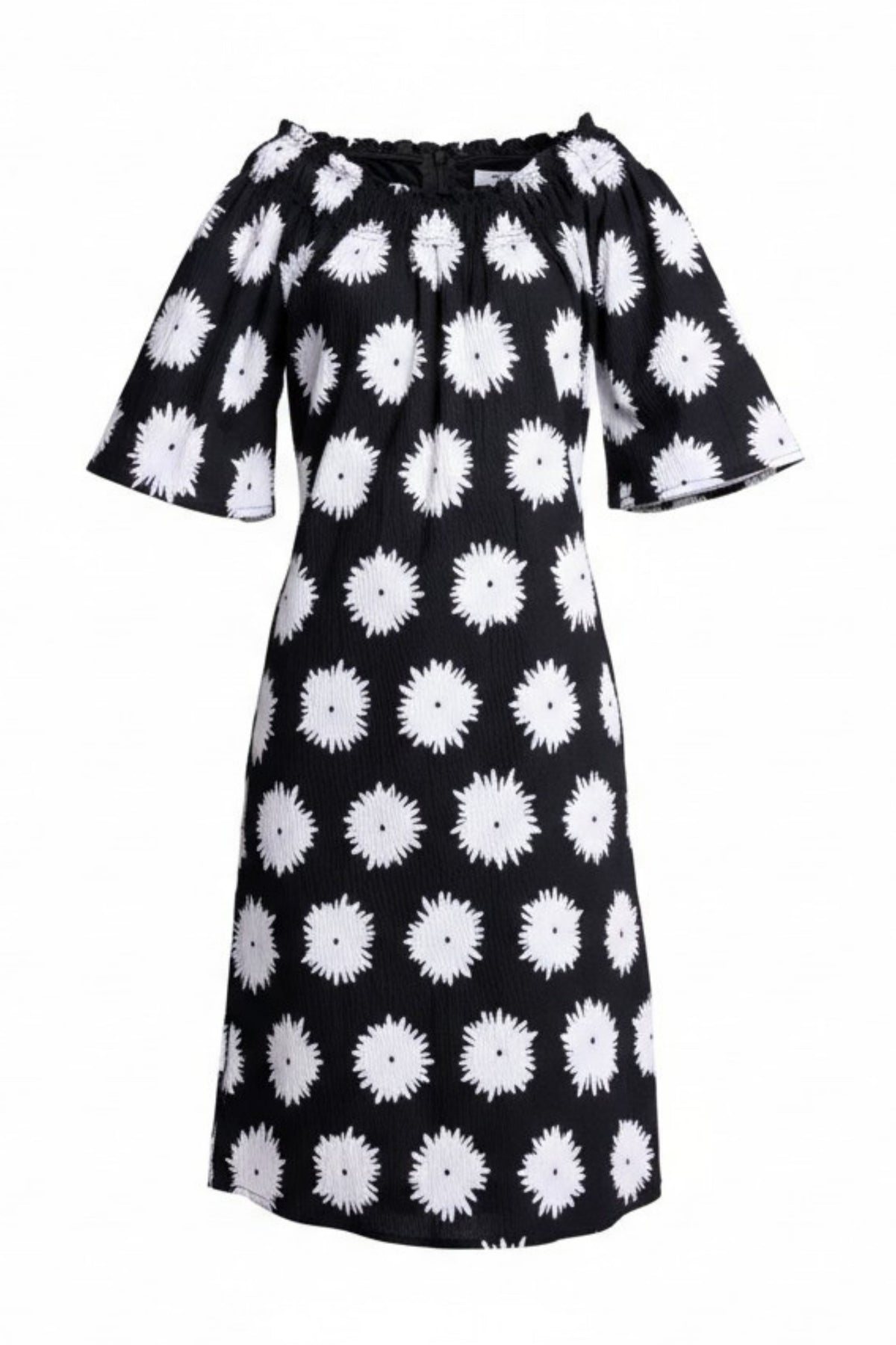 Ease Dress - Signature Print with Effortless Movement

A playful take on a much-loved silhouette. The N-E-S Ease Dress returns in our summer signature print - an abstract black and white daisy design that brings a bold yet wearable edge to this feminine favourite.

Designed and made responsibly in New Zealand