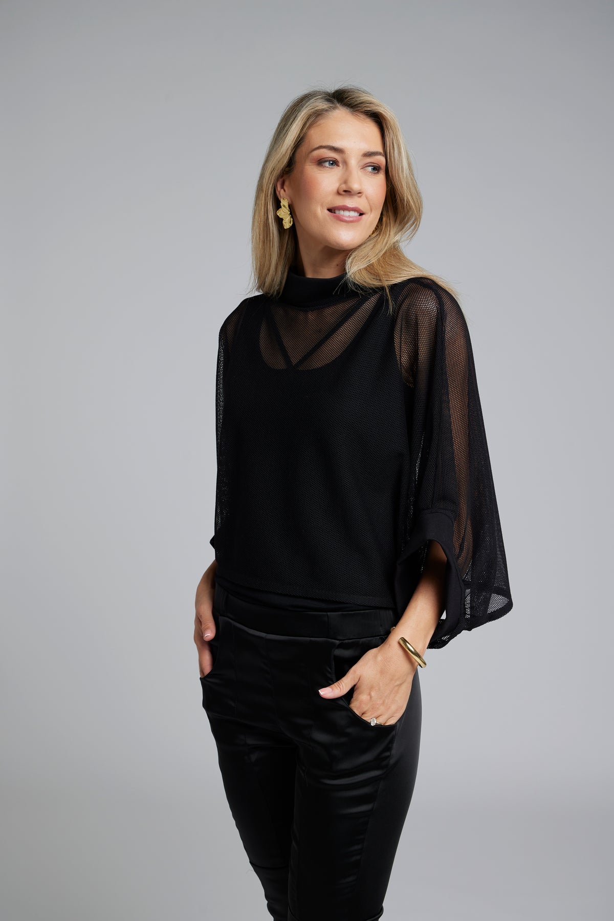 The NES Bioko – a versatile, modern essential designed for effortless wear. Flattering, easy to style and proudly made in New Zealand.