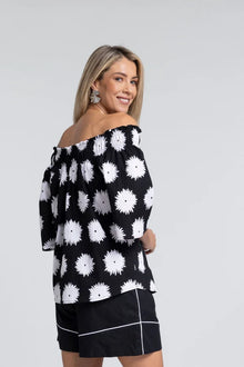Ease Daisy Top - Relaxed, Feminine and Made to Move

An effortless piece designed for versatility and ease. The N-E-S Ease Top offers a soft, flowing silhouette that can be styled your way - bringing a sense of ease and femininity to everyday dressing.

Designed and made responsibly in New Zealand