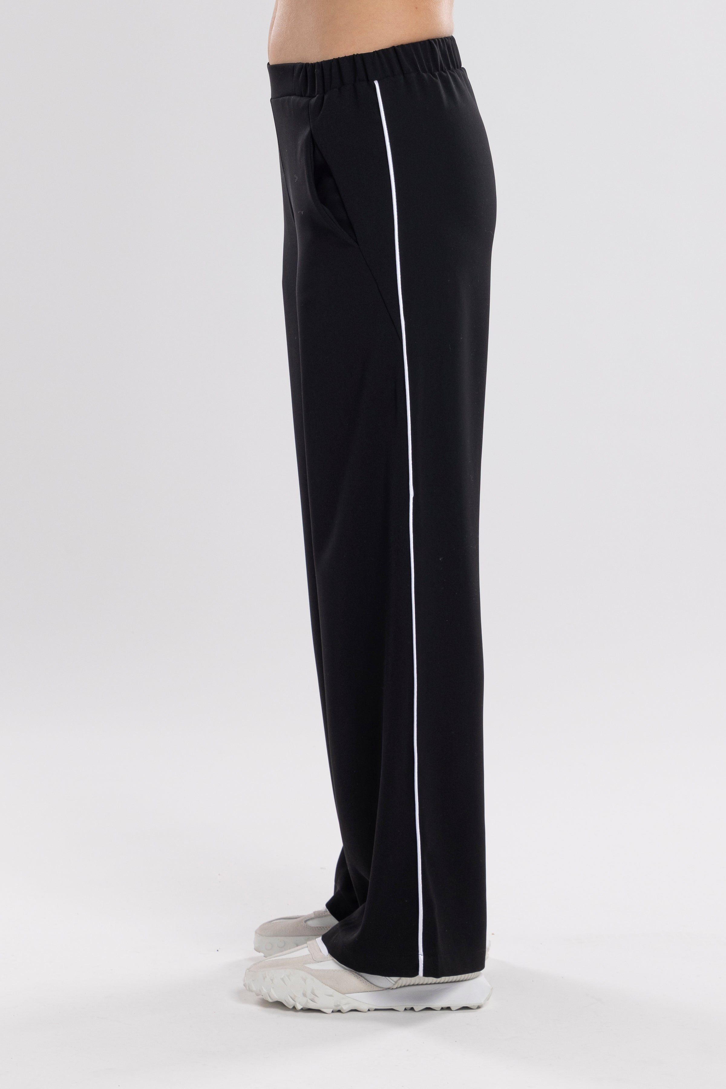 The NES Piped Gin Pants – a best-selling fit with elastic waist, side piping and 32" length. Comfortable, polished and designed for everyday wear.