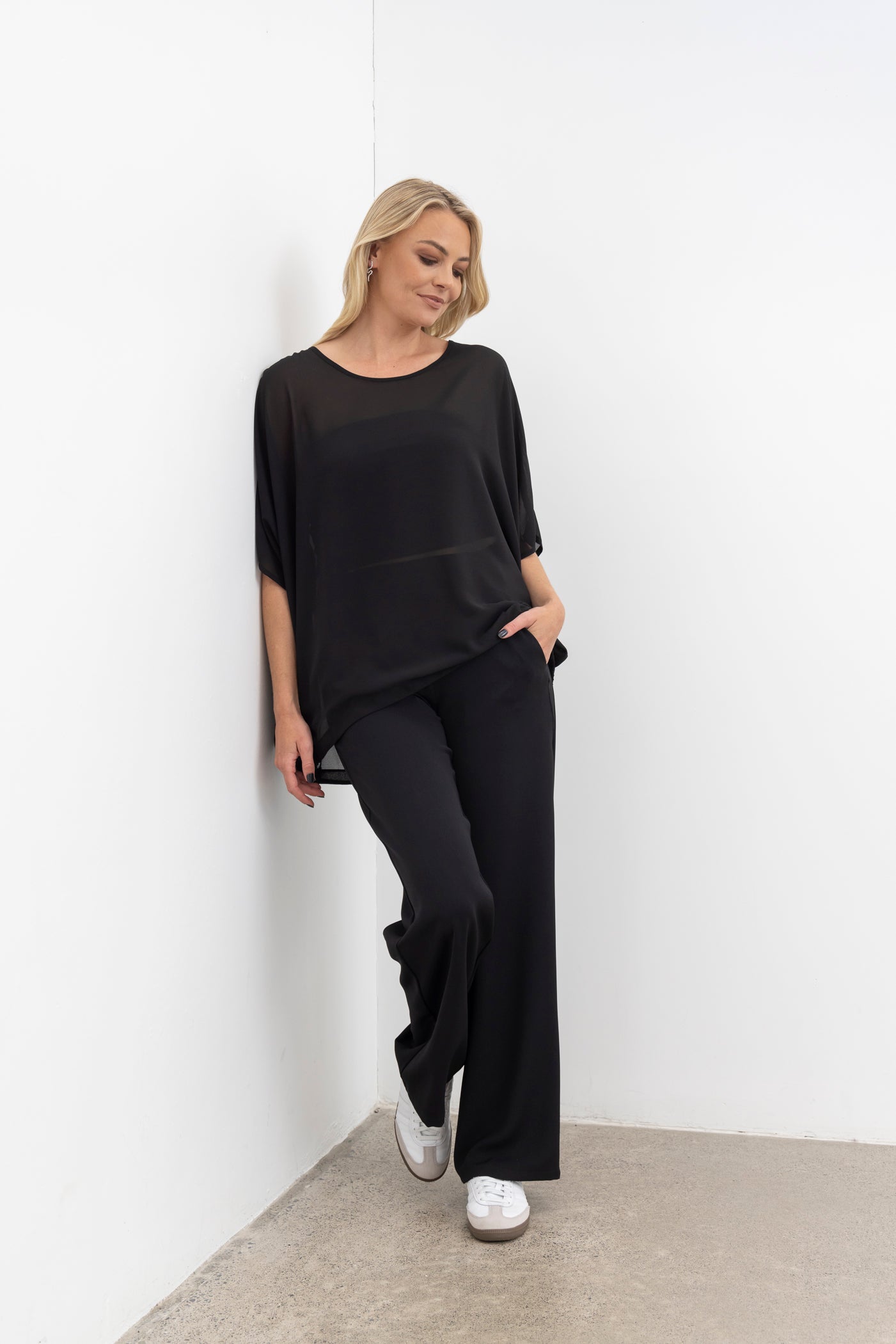 A top-selling N-E-S favourite, the Reflex Tunic is a contemporary evolution of our best-selling Vanotti, bringing a fresh take to the relaxed, effortless style our customers love.
Colours: Black, Ink, Jade
Sizing: S, M, L (this top is oversized) S will fit an XS-M depending on how you like to wear your tops. L will fit L-XXL.
Fabric: Poly Chiffon