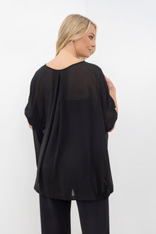 A top-selling N-E-S favourite, the Reflex Tunic is a contemporary evolution of our best-selling Vanotti, bringing a fresh take to the relaxed, effortless style our customers love.
Colours: Black, Ink, Jade
Sizing: S, M, L (this top is oversized) S will fit an XS-M depending on how you like to wear your tops. L will fit L-XXL.
Fabric: Poly Chiffon