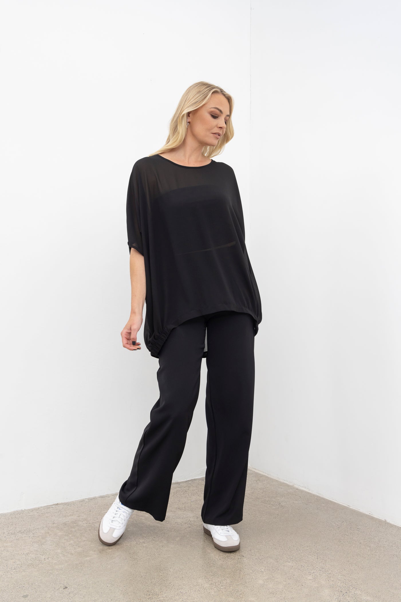 A top-selling N-E-S favourite, the Reflex Tunic is a contemporary evolution of our best-selling Vanotti, bringing a fresh take to the relaxed, effortless style our customers love.
Colours: Black, Ink, Jade
Sizing: S, M, L (this top is oversized) S will fit an XS-M depending on how you like to wear your tops. L will fit L-XXL.
Fabric: Poly Chiffon