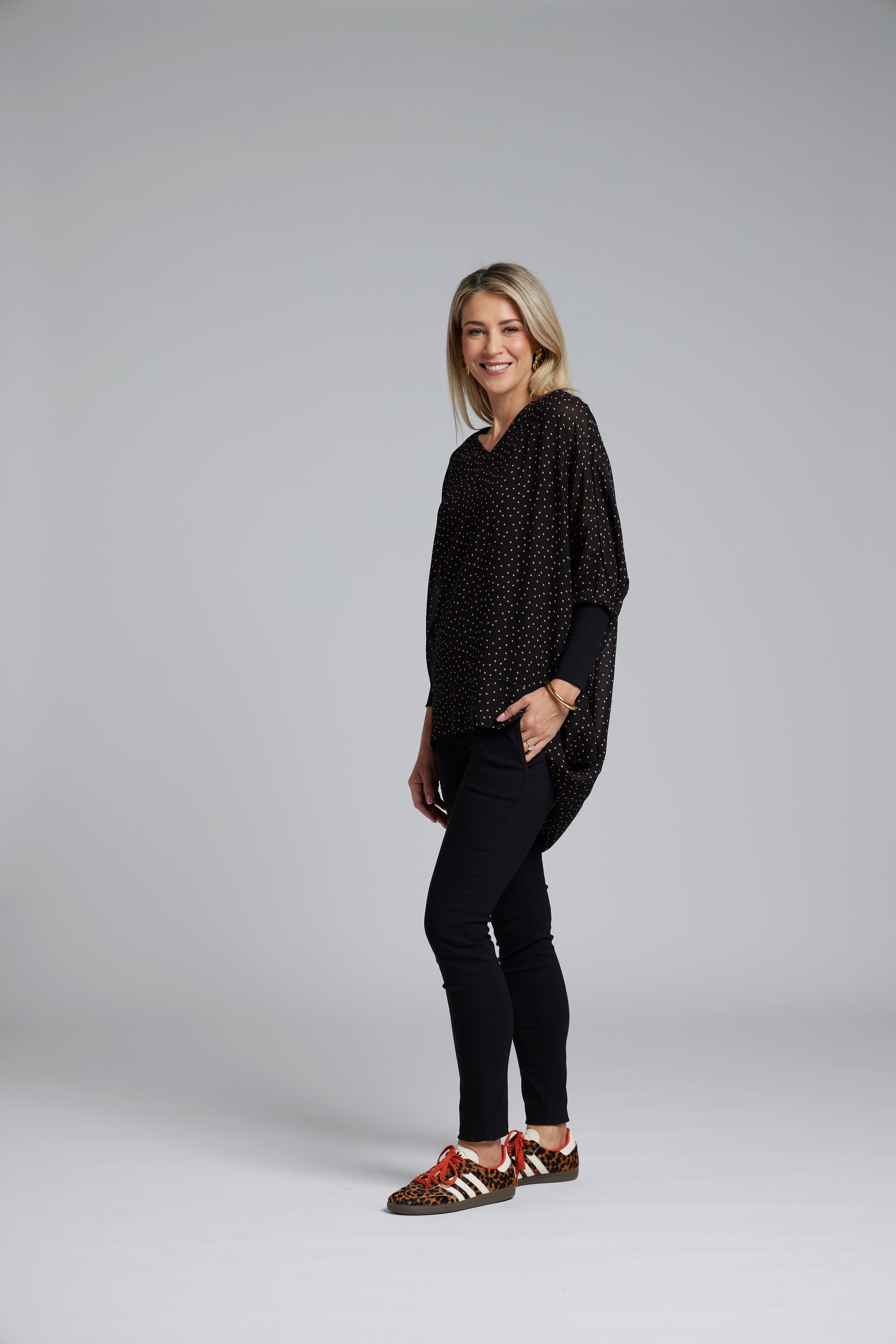 The NES Virtue Tunic by N-E-S – a floaty, relaxed tunic with a scoop neck, curved hem and effortless drape. Perfect layered over a Lattice Singlet. NZ made.