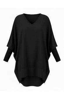 The NES Virtue Tunic by N-E-S – a floaty, relaxed tunic with a scoop neck, curved hem and effortless drape. Perfect layered over a Lattice Singlet. NZ made.