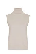 MSCH Isabis R Vest - The Modern Layer

Clean, minimal and endlessly versatile. The MSCH Isabis R Vest is an easy knitted layer designed to add warmth and texture without the weight of a full knit.