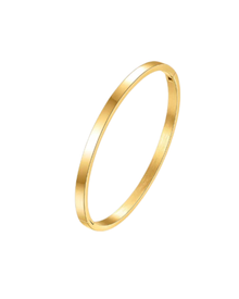 RYLEE Bracelet by Castel & Co in gold with a slim, refined silhouette designed for effortless everyday wear. Clean and modern in feel, it sits neatly on the wrist, perfect for stacking or wearing on its own. Crafted from stainless steel with gold plating, featuring a 5.8 cm diameter and 0.4 cm width. Waterproof, hypoallergenic, and lightweight at 15g.