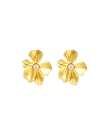 Violet Earrings by Castel & Co in gold with imitation pearl detailing, shaped like a blooming flower for a soft, romantic statement. Sculpted petals with luminous pearl accents create a feminine, elegant finish. Stud closure with a 2.83 x 3.28 cm size, crafted from stainless steel with gold plating. Waterproof, hypoallergenic, and weighing 10g.