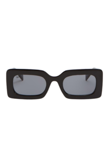 REALITY EYEWEAR
Made from recycled materials Twiggy lets you dig it, baby strut down Carnaby St with this reinterpretation of London 60s chic. These shades are perfect for modern-day fashion lovers who want a touch of vintage flair.

Frame: Recycled PET
Lens: Robust Polycarbonate
UV Protection: Category 3