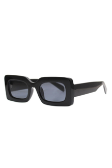 REALITY EYEWEAR
Made from recycled materials Twiggy lets you dig it, baby strut down Carnaby St with this reinterpretation of London 60s chic. These shades are perfect for modern-day fashion lovers who want a touch of vintage flair.

Frame: Recycled PET
Lens: Robust Polycarbonate
UV Protection: Category 3