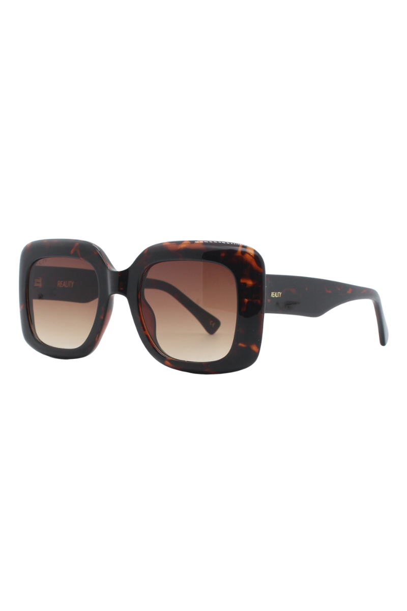 REALITY EYEWEAR
The Camden is oversized, unapologetic, and effortlessly cool. A bold square frame that taps into the raw, eclectic energy of London – where vintage clashes with modern, and personal style is everything.