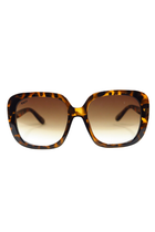 REALITY EYEWEAR
Last Dance is pure vintage glamour, reimagined for now. With its oversized 70s-inspired silhouette, this statement frame is all about bold proportions and effortless attitude. The softly sculpted shape flatters the face, while the signature curved arms add a distinctive finish that feels both elevated and comfortable