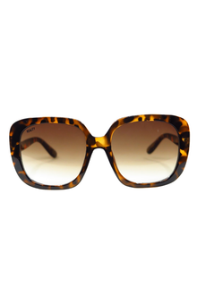 REALITY EYEWEAR
Last Dance is pure vintage glamour, reimagined for now. With its oversized 70s-inspired silhouette, this statement frame is all about bold proportions and effortless attitude. The softly sculpted shape flatters the face, while the signature curved arms add a distinctive finish that feels both elevated and comfortable