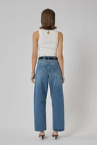 DRICOPER | ZELLA BARREL RODEO JEANS

A high-rise Barrel Jeans crafted from sturdy 100% Cotton Denim. A relaxed curved leg that continues to the ankle and gives an elevated look if styled with heel or pointy flats.

Available colours : Rodeo Blue &amp; Sunbleach

Model Wears Size 8/Small and is 176cm tall

Composition: 100% Cotton Denim