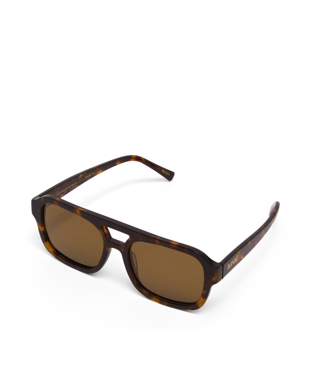 The Del Ray by BANBE are contemporary aviator sunglasses designed to bring a bold, modern edge to your accessories collection.