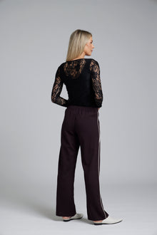 The NES Double Piped Gin Pants by N-E-S – a timeless straight-leg pant with flat front, elastic back and refined piping. Breathable, polished and NZ made.