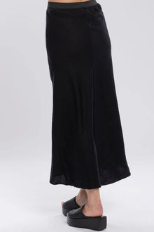 The NES Linen Muse Skirt – a bias cut linen blend skirt with elastic waist and modern hemline. Lightweight, flattering and NZ made.