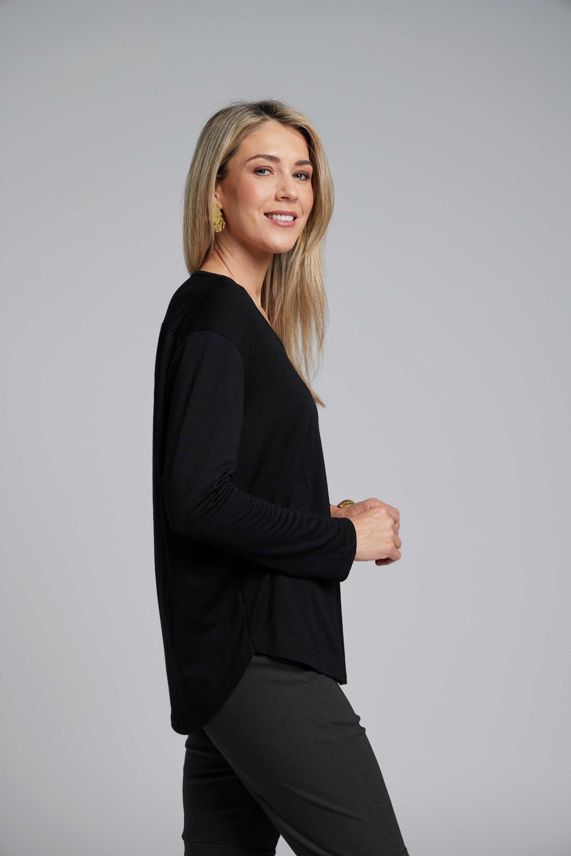 The NES Sable Top by N-E-S – a floaty georgette long sleeve top with scoop neck, curved hem and layering options. NZ made.