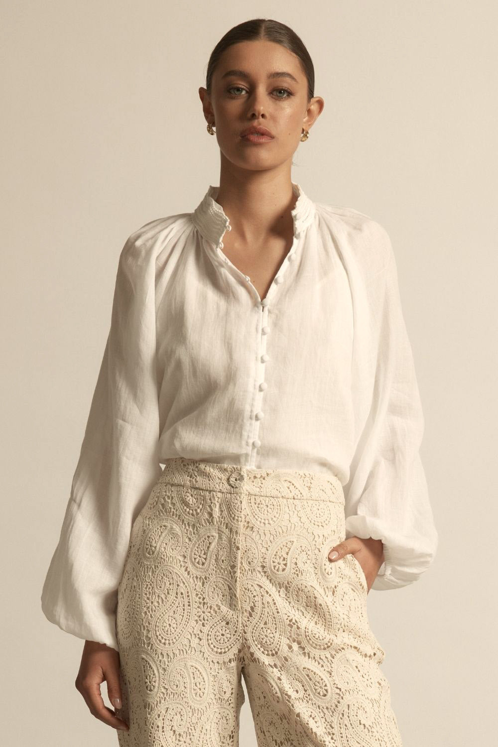 Zoe Kratzmann Sincere Top
A elevated essential with feminine nuance. the solstice top refines a wardrobe staple through light weight ramie fabric, proportion and thoughtful detail.