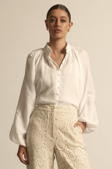 Zoe Kratzmann Sincere Top
A elevated essential with feminine nuance. the solstice top refines a wardrobe staple through light weight ramie fabric, proportion and thoughtful detail.