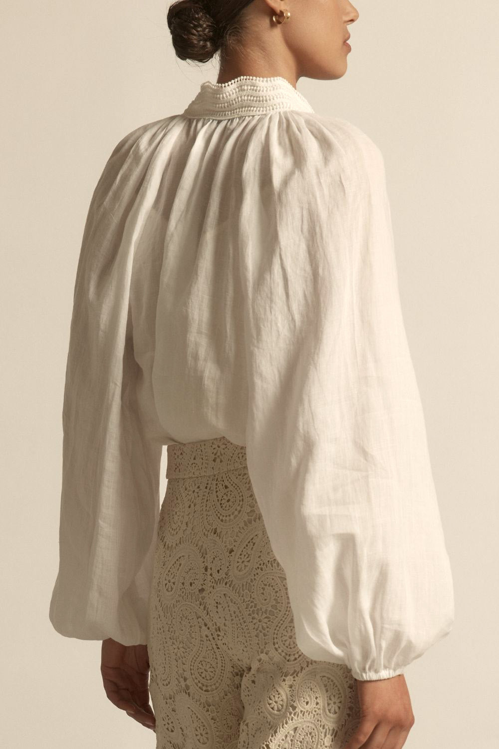 Zoe Kratzmann Sincere Top
A elevated essential with feminine nuance. the solstice top refines a wardrobe staple through light weight ramie fabric, proportion and thoughtful detail.