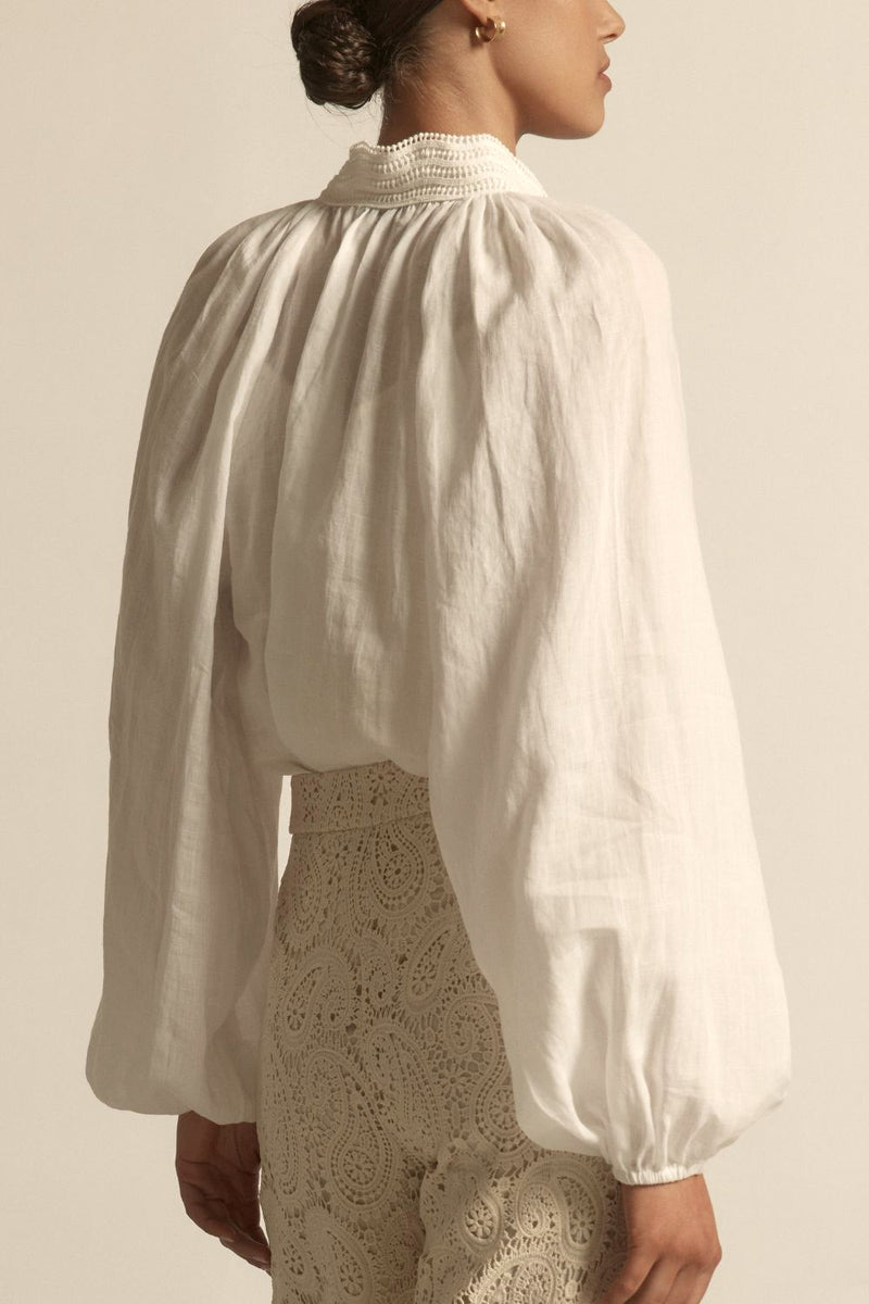 Zoe Kratzmann Sincere Top
A elevated essential with feminine nuance. the solstice top refines a wardrobe staple through light weight ramie fabric, proportion and thoughtful detail.