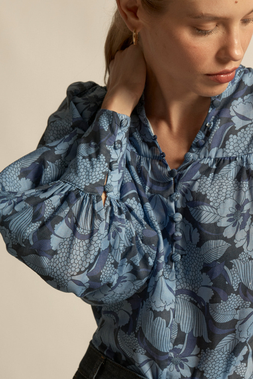 Zoe Kratzmann Vista top 
A refined transitional essential. the vista top balances softness and structure for effortless autumn–winter dressing.