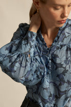 Zoe Kratzmann Vista top 
A refined transitional essential. the vista top balances softness and structure for effortless autumn–winter dressing.