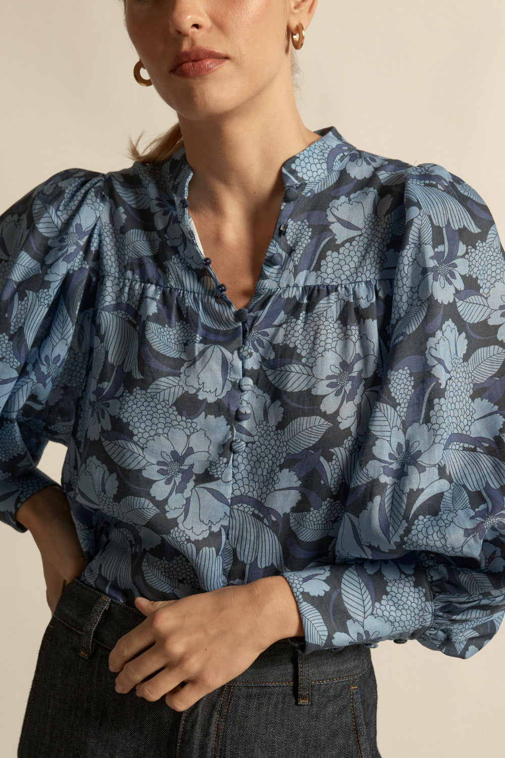 Zoe Kratzmann Vista top 
A refined transitional essential. the vista top balances softness and structure for effortless autumn–winter dressing.